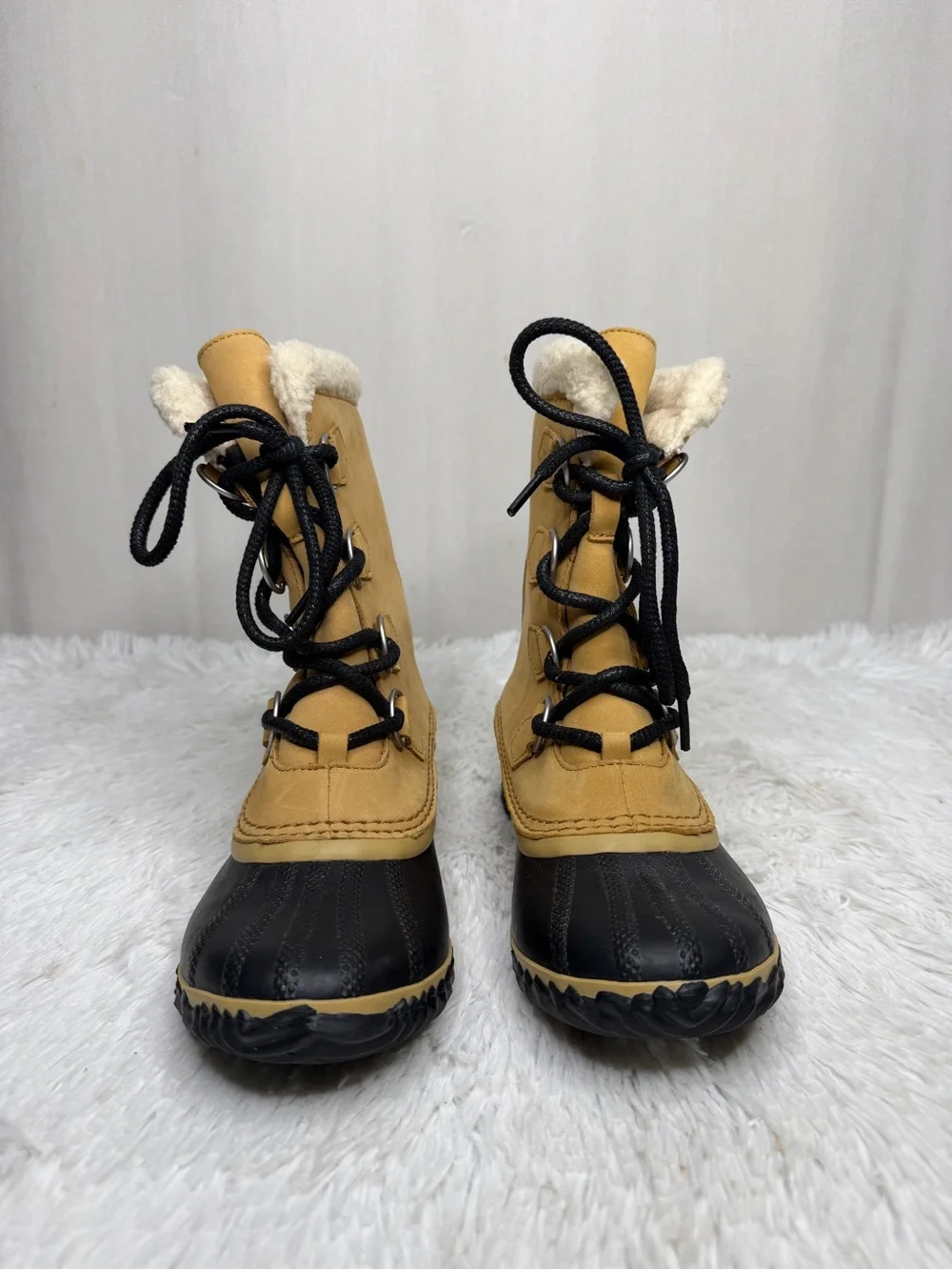 SOREL / Caribou Slim tan black lace up sherpa lined winter boots